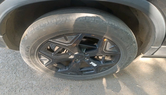 2024 Tata Safari ACCOMPLISHED PLUS 6 STR DARK EDITION, Diesel, Manual, 43,415 km, tyre