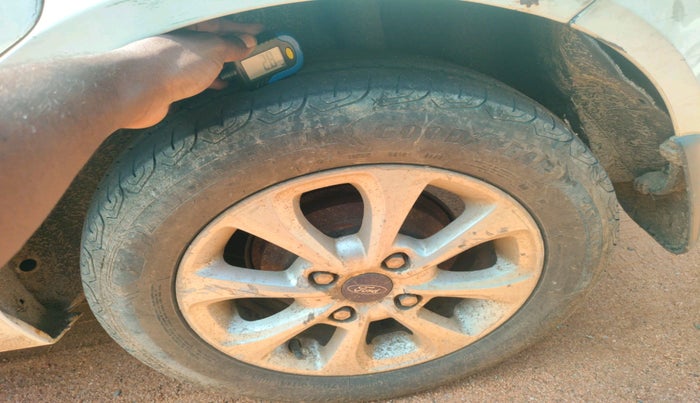 2011 Ford Figo TITANIUM 1.4 DIESEL, Diesel, Manual, 1,52,362 km, tyre