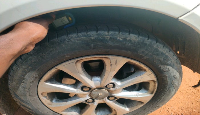 2011 Ford Figo TITANIUM 1.4 DIESEL, Diesel, Manual, 1,52,362 km, tyre