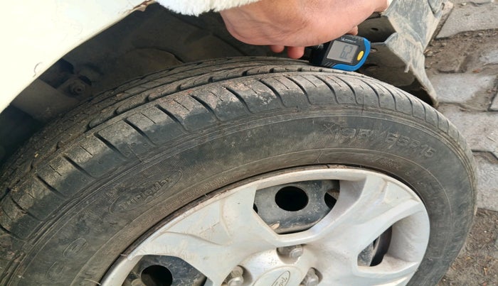 2017 Ford Ecosport AMBIENTE 1.5L DIESEL, Diesel, Manual, 1,25,714 km, tyre