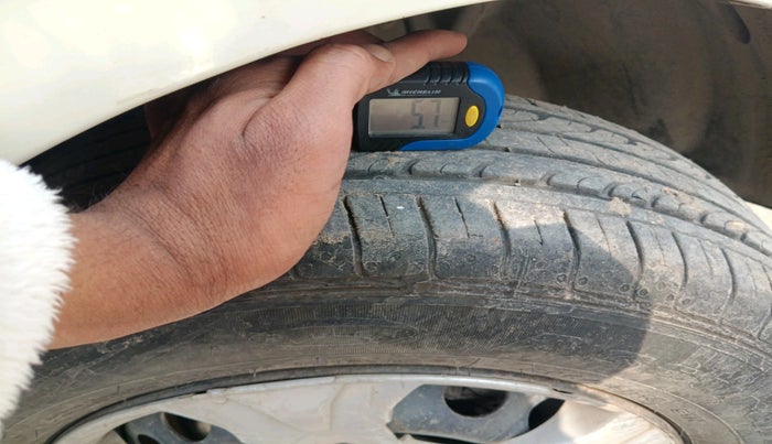 2017 Ford Ecosport AMBIENTE 1.5L DIESEL, Diesel, Manual, 1,25,714 km, tyre