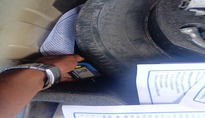 2012 Skoda Rapid AMBITION 1.6 TDI CR MT PLUS, Diesel, Manual, 2,36,476 km, tyre