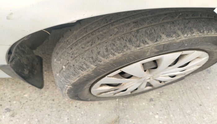 2011 Toyota Etios G, Petrol, Manual, 2,00,000 km, tyre