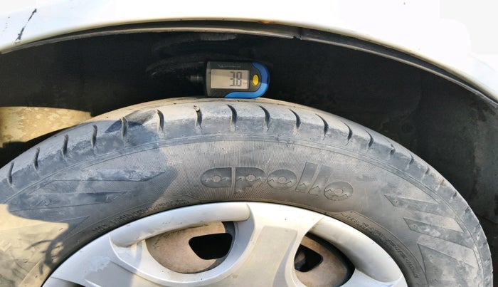 2010 Hyundai Accent GLE, Petrol, Manual, 1,57,666 km, tyre