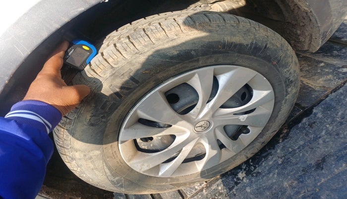 2013 Maruti Swift Dzire VXI, Petrol, Manual, 54,436 km, tyre