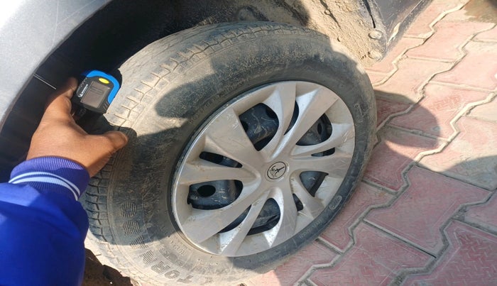 2013 Maruti Swift Dzire VXI, Petrol, Manual, 54,436 km, tyre