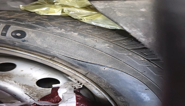 2017 Maruti Wagon R 1.0 LXI CNG, Petrol, Manual, 1,15,588 km, tyre