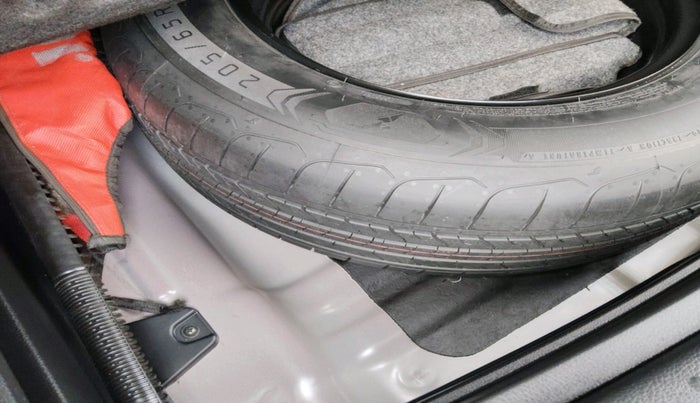 2024 KIA SELTOS  HTX 1.5 PETROL MT, Petrol, Manual, 10,998 km, tyre