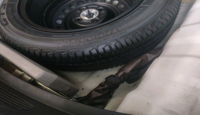 2012 Honda Jazz 1.2 L I-VTEC SELECT, Petrol, Manual, 46,109 km, tyre