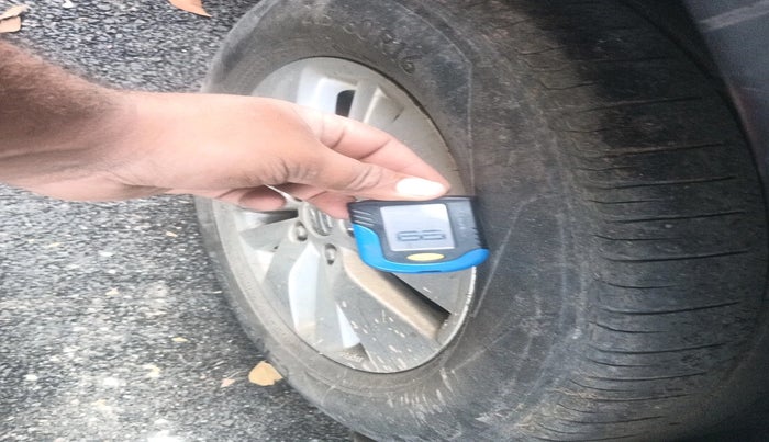 2015 Maruti S Cross ZETA 1.3, Diesel, Manual, 1,65,357 km, tyre