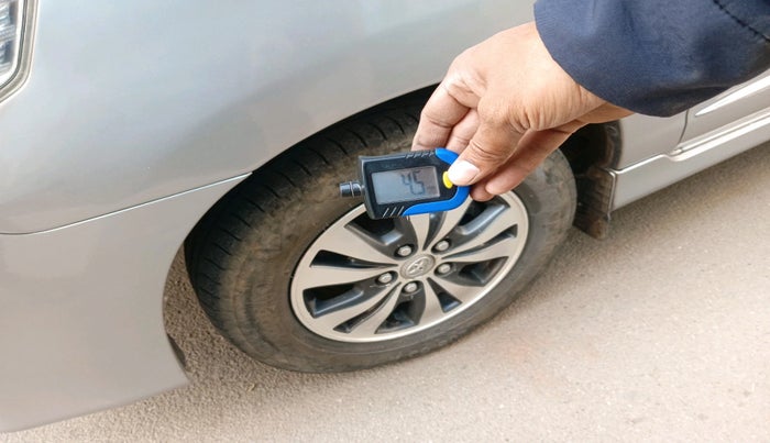 2015 Toyota Innova 2.5 VX 7 STR, Diesel, Manual, 1,10,152 km, tyre