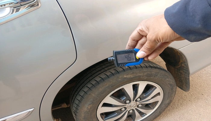 2015 Toyota Innova 2.5 VX 7 STR, Diesel, Manual, 1,10,152 km, tyre