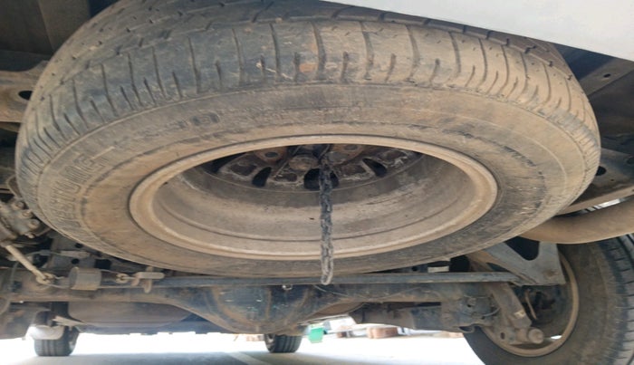 2015 Toyota Innova 2.5 VX 7 STR, Diesel, Manual, 1,10,152 km, tyre