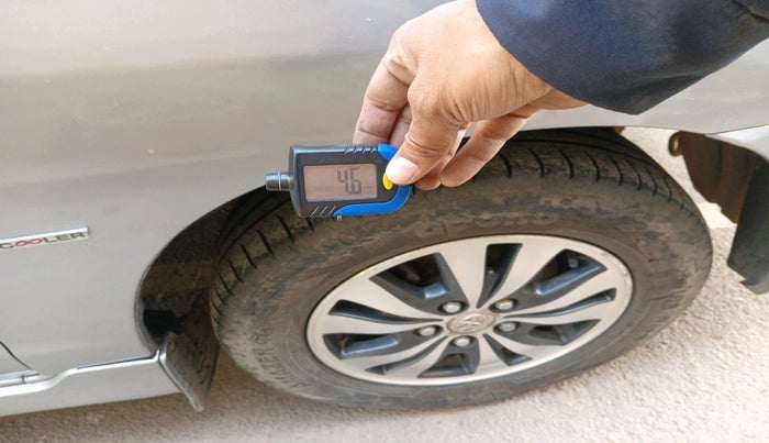 2015 Toyota Innova 2.5 VX 7 STR, Diesel, Manual, 1,10,152 km, tyre