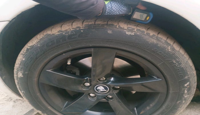 2015 Skoda Octavia ELEGANCE 2.0 TDI AT, Diesel, Automatic, 85,741 km, tyre