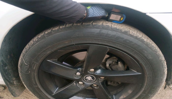 2015 Skoda Octavia ELEGANCE 2.0 TDI AT, Diesel, Automatic, 85,741 km, tyre