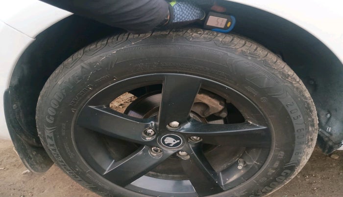 2015 Skoda Octavia ELEGANCE 2.0 TDI AT, Diesel, Automatic, 85,741 km, tyre