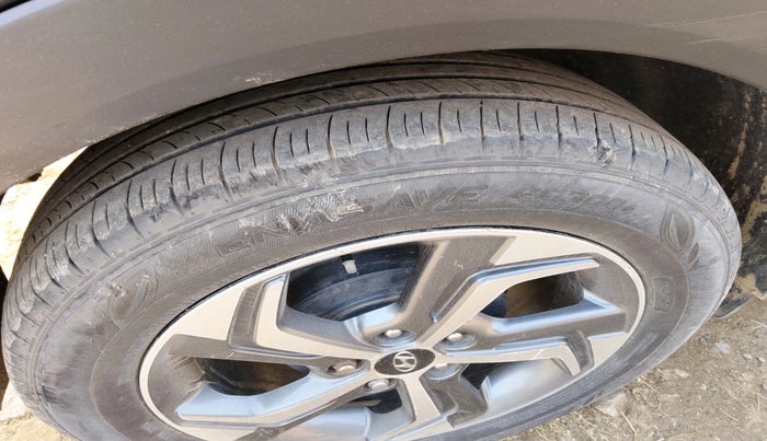 2015 Hyundai Creta SX 1.6 DIESEL, Diesel, Manual, 1,81,922 km, tyre