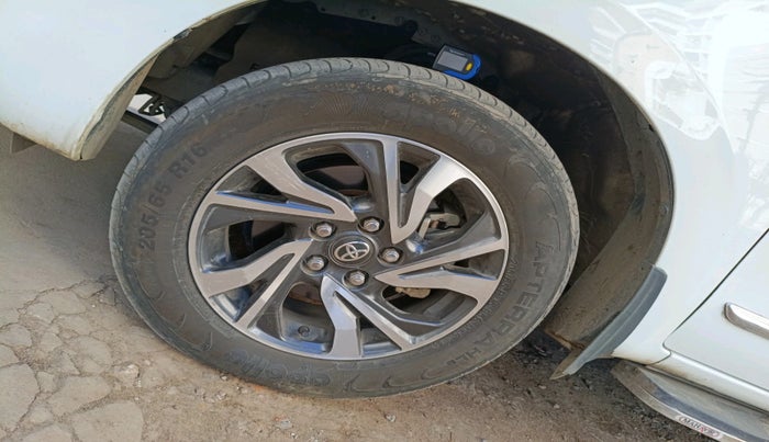 2024 Toyota Innova Crysta GX Plus 8 STR, Diesel, Manual, 26,004 km, tyre