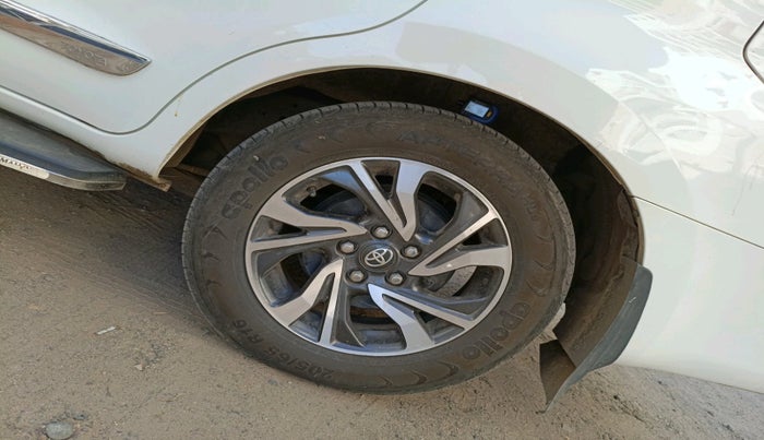 2024 Toyota Innova Crysta GX Plus 8 STR, Diesel, Manual, 26,004 km, tyre