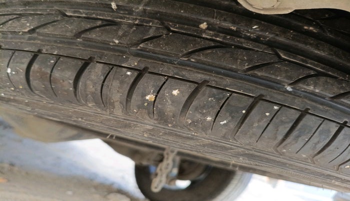 2024 Toyota Innova Crysta GX Plus 8 STR, Diesel, Manual, 26,004 km, tyre