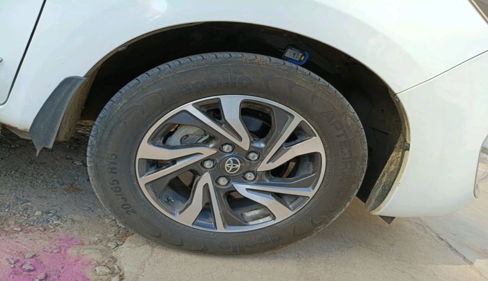 2024 Toyota Innova Crysta GX Plus 8 STR, Diesel, Manual, 26,004 km, tyre