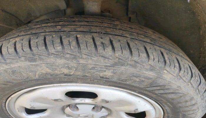 2013 Renault Duster 85 PS RXE DIESEL, Diesel, Manual, 1,04,143 km, tyre