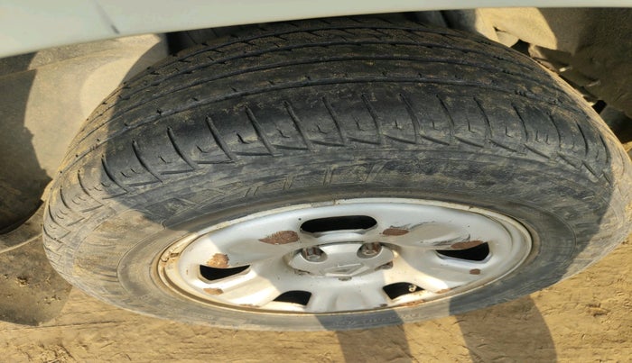 2013 Renault Duster 85 PS RXE DIESEL, Diesel, Manual, 1,04,143 km, tyre