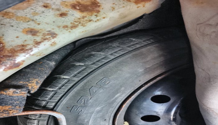 2012 Maruti Swift VDI, Diesel, Manual, 2,19,262 km, tyre