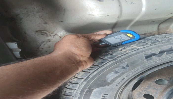 2013 Maruti Alto 800 LXI, Petrol, Manual, 1,44,629 km, tyre