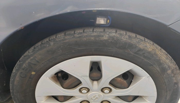 2015 Hyundai Xcent S 1.2, Petrol, Manual, 1,29,691 km, tyre