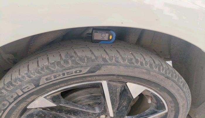 2022 Hyundai Verna SX (O) 1.5 VTVT IVT, Petrol, Automatic, 26,810 km, tyre