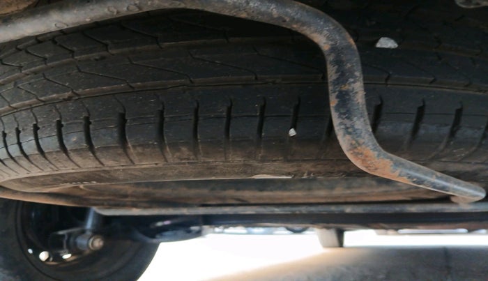 2015 Maruti Ertiga VXI CNG, Petrol, Manual, 1,30,944 km, tyre