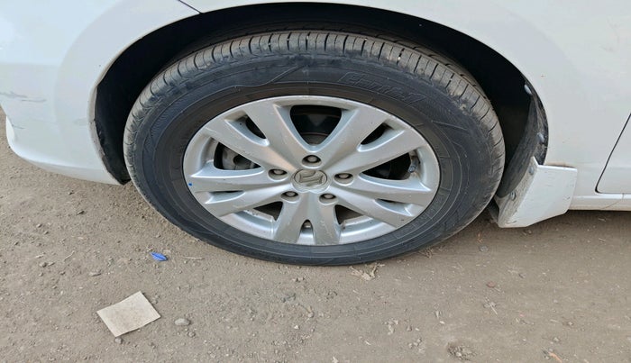 2017 Maruti Ertiga VXI, Petrol, Manual, 51,552 km, tyre