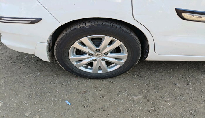 2017 Maruti Ertiga VXI, Petrol, Manual, 51,552 km, tyre