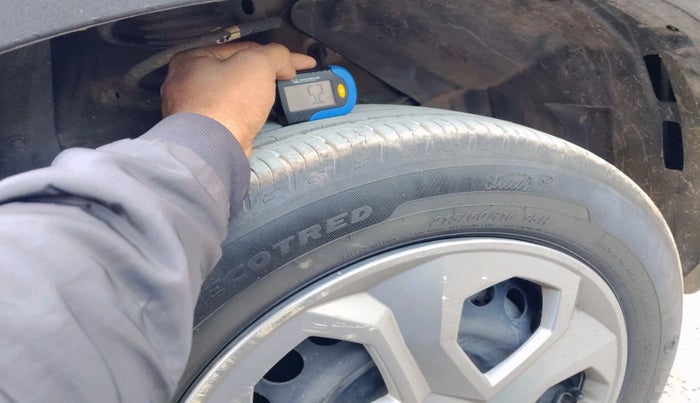 2023 Maruti BREZZA VXI SMART HYBRID, Petrol, Manual, 34,720 km, tyre