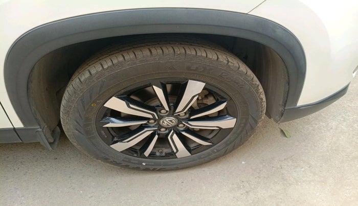 2019 MG HECTOR SMART HYBRID 1.5 PETROL, Petrol, Manual, 59,144 km, tyre