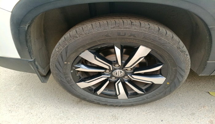 2019 MG HECTOR SMART HYBRID 1.5 PETROL, Petrol, Manual, 59,144 km, tyre