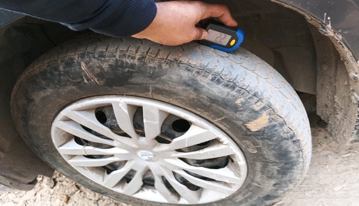 2017 Maruti Swift LXI (O), Petrol, Manual, 70,997 km, tyre