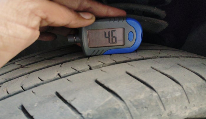 2014 Skoda Superb ELEGANCE 1.8 TSI MT, Petrol, Manual, 1,01,085 km, tyre