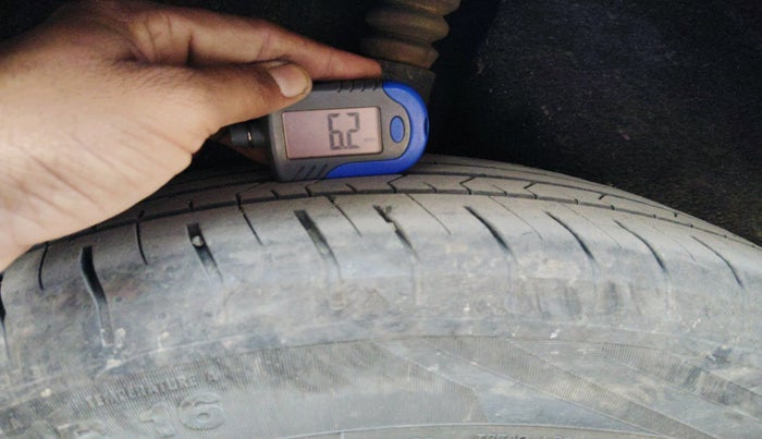 2014 Skoda Superb ELEGANCE 1.8 TSI MT, Petrol, Manual, 1,01,085 km, tyre