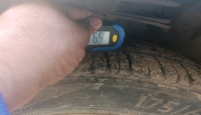 2013 Toyota Etios Liva G, Petrol, Manual, 77,531 km, tyre