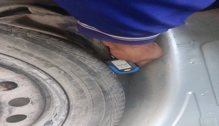 2013 Toyota Etios Liva G, Petrol, Manual, 77,531 km, tyre