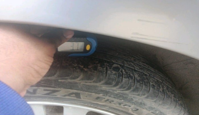 2013 Toyota Etios Liva G, Petrol, Manual, 77,531 km, tyre