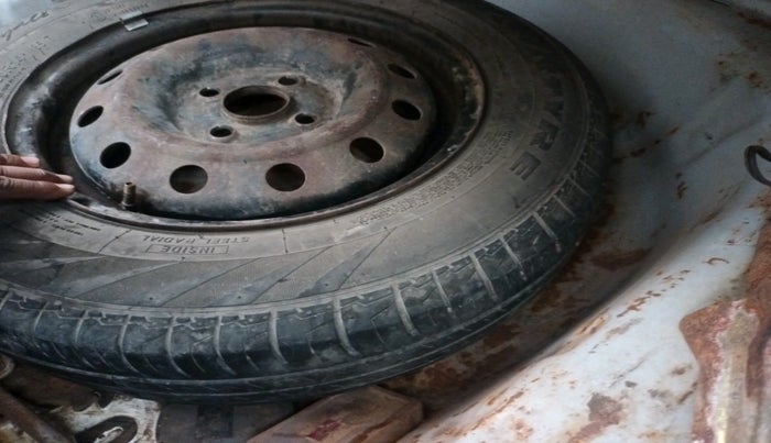 2018 Maruti Dzire VDI, Diesel, Manual, 1,04,257 km, tyre