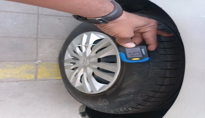 2018 Maruti Dzire VDI, Diesel, Manual, 1,04,257 km, tyre