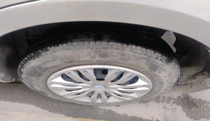 2014 Maruti Swift Dzire LXI, Petrol, Manual, 50,115 km, tyre