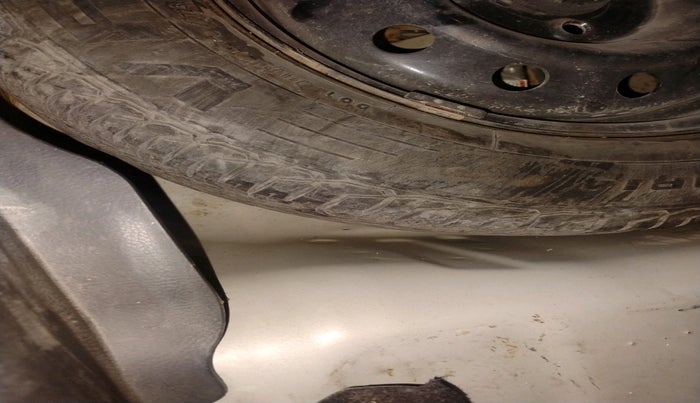 2014 Maruti Swift Dzire LXI, Petrol, Manual, 50,115 km, tyre