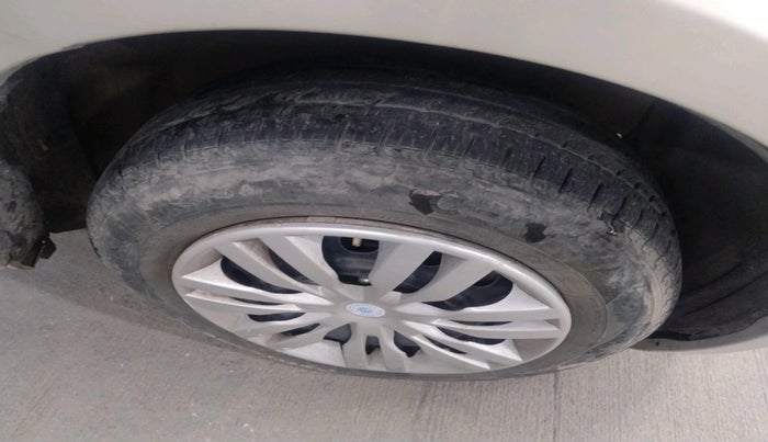 2014 Maruti Swift Dzire LXI, Petrol, Manual, 50,115 km, tyre