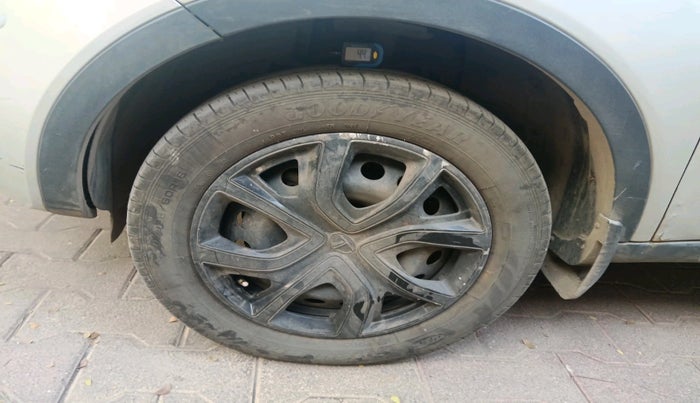 2018 Tata NEXON XT PETROL, Petrol, Manual, 60,731 km, tyre